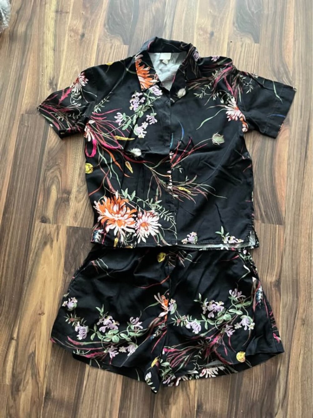 H&M floral linen blend short set (shorts and short sleeve blouse. Size XS/s